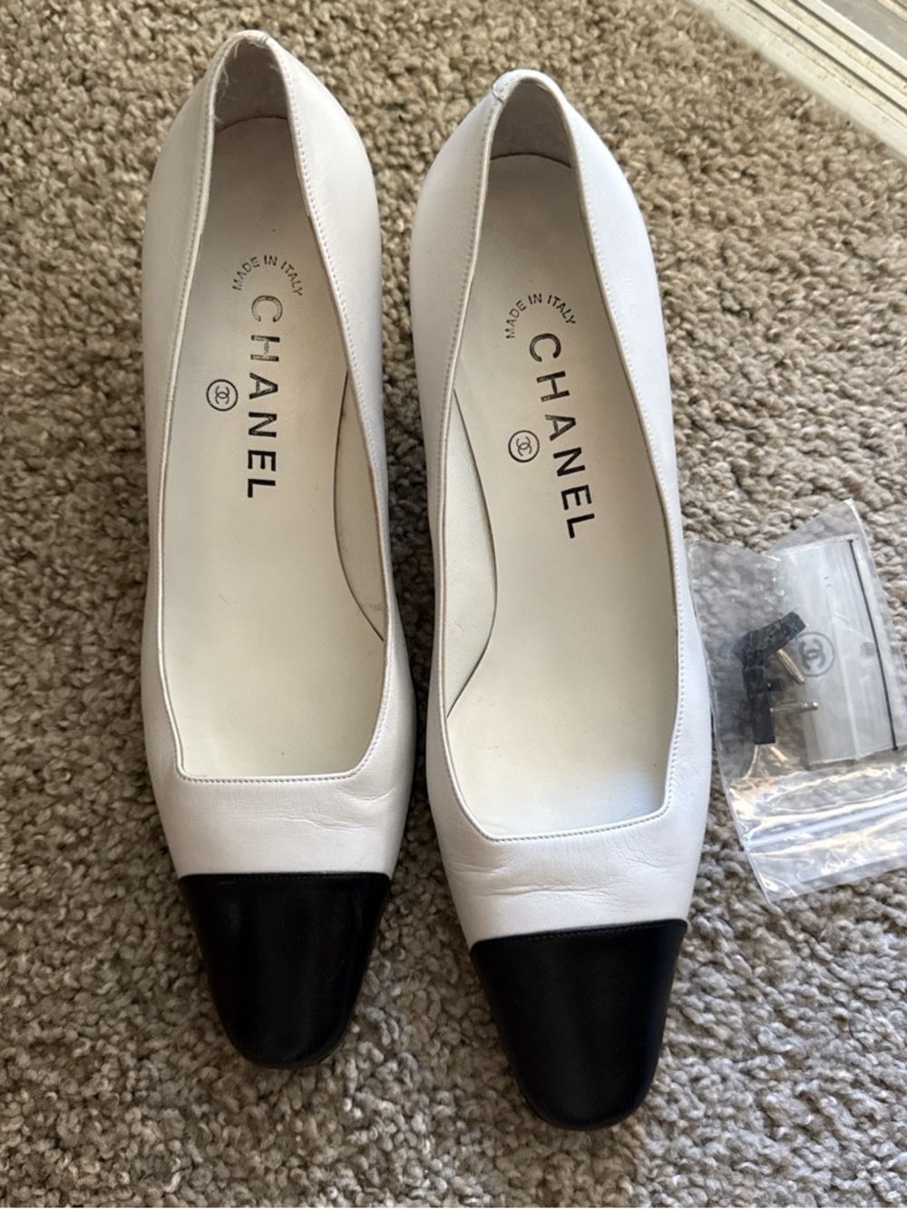 Authentic vintage Chanel white leather pumps with black heel EU 36.5